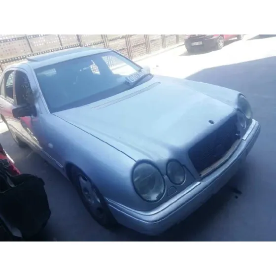 MERCEDES CLASE E (W210) BERLINA DIESEL '1998 2.9 TURBODIESEL CAT GRIS