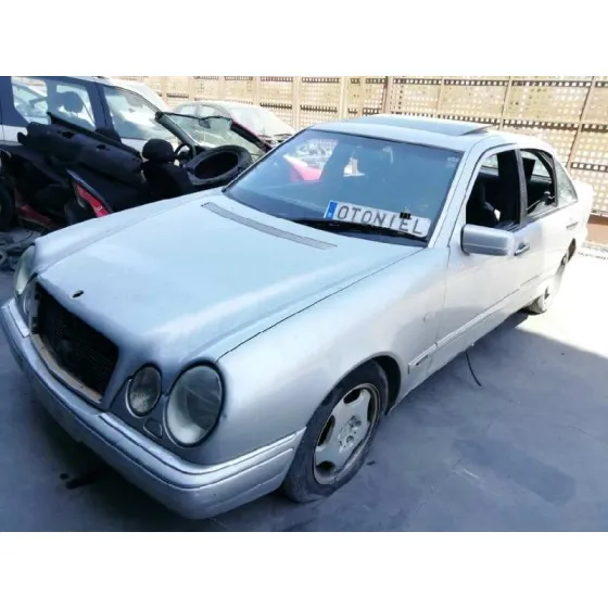 MERCEDES CLASE E (W210) BERLINA DIESEL '1998 2.9 TURBODIESEL CAT GRIS