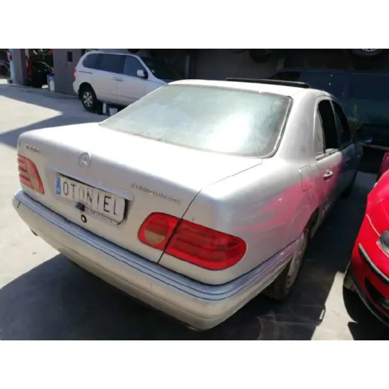 MERCEDES CLASE E (W210) BERLINA DIESEL '1998 2.9 TURBODIESEL CAT GRIS