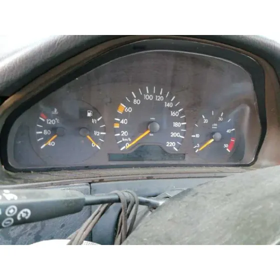 MERCEDES CLASE E (W210) BERLINA DIESEL '1998 2.9 TURBODIESEL CAT GRIS