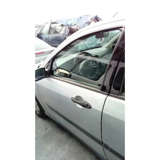 FORD FOCUS BERLINA (CAK) '1999 AMBIENTE PLATA