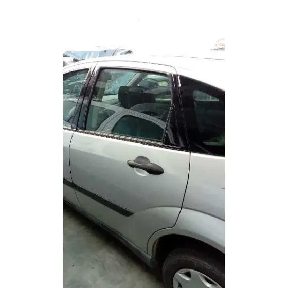 FORD FOCUS BERLINA (CAK) '1999 AMBIENTE PLATA