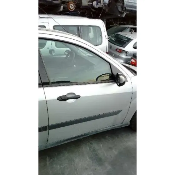 FORD FOCUS BERLINA (CAK) '1999 AMBIENTE PLATA