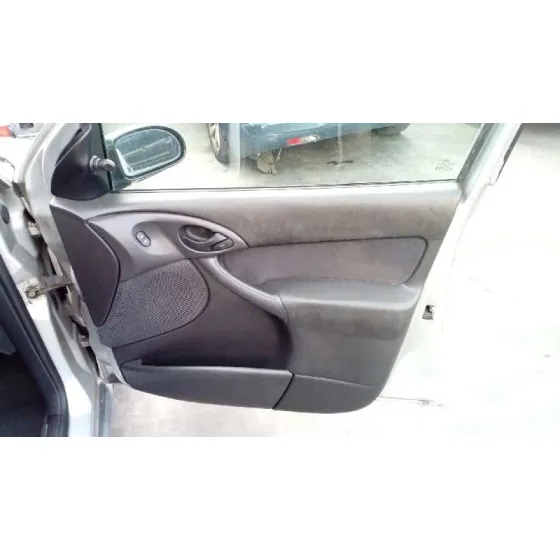 FORD FOCUS BERLINA (CAK) '1999 AMBIENTE PLATA