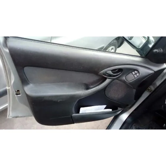 FORD FOCUS BERLINA (CAK) '1999 AMBIENTE PLATA