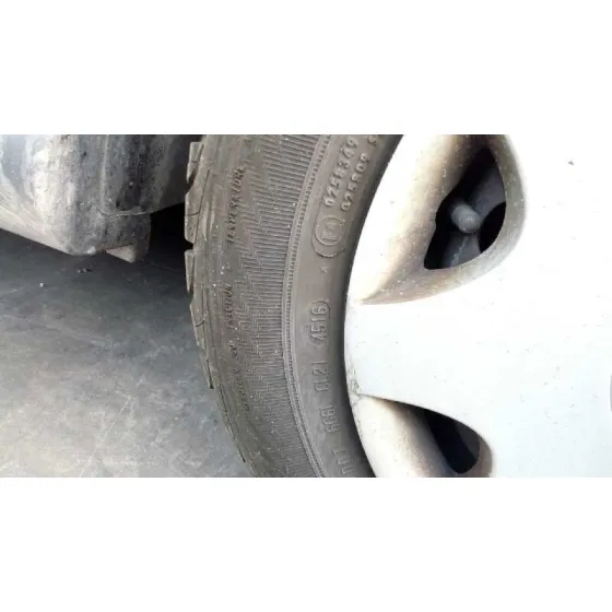 FORD FOCUS BERLINA (CAK) '1999 AMBIENTE PLATA