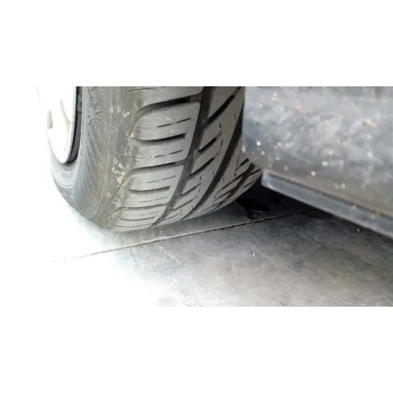 FORD FOCUS BERLINA (CAK) '1999 AMBIENTE PLATA