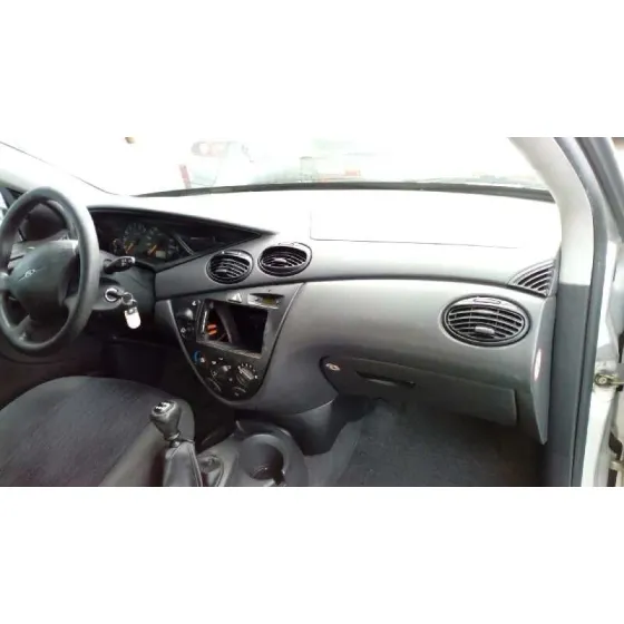 FORD FOCUS BERLINA (CAK) '1999 AMBIENTE PLATA