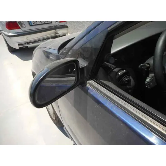 FORD FOCUS BERLINA (CAK) '1999 AMBIENTE AZUL