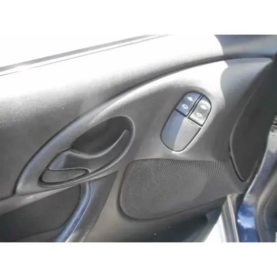 FORD FOCUS BERLINA (CAK) '1999 AMBIENTE AZUL