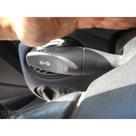 FORD FOCUS BERLINA (CAK) '1999 AMBIENTE AZUL