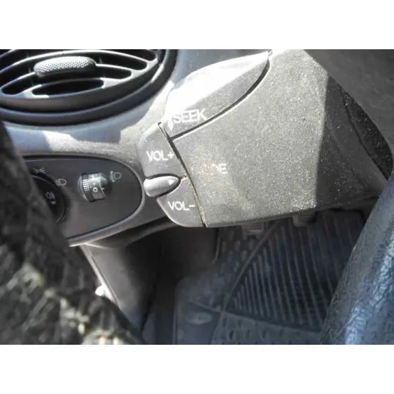 FORD FOCUS BERLINA (CAK) '1999 AMBIENTE AZUL