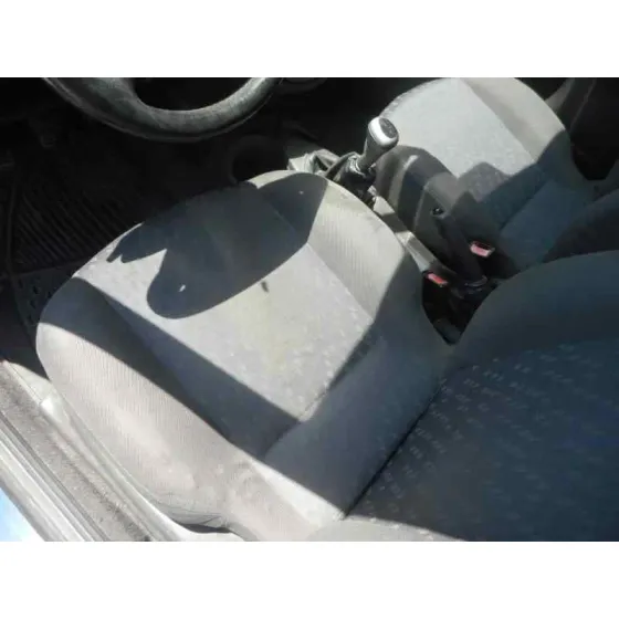 FORD FOCUS BERLINA (CAK) '1999 AMBIENTE AZUL