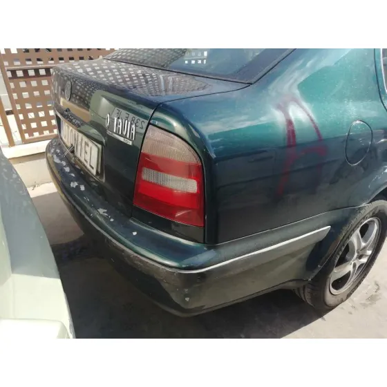 SKODA OCTAVIA BERLINA (1U2) '1998 1.9 TDI SLX (81KW) VERDE