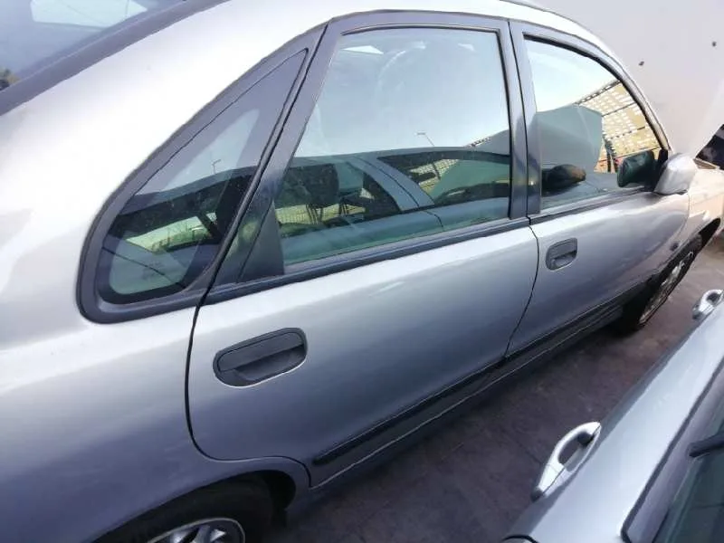 VOLVO S40 BERLINA '1998 1.6 GRIS