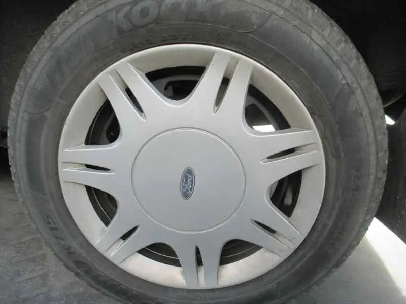 FORD FIESTA BERLINA (DX) FORD FIESTA BERLINA (DX) '2000 AMBIENTE VERDE 1999