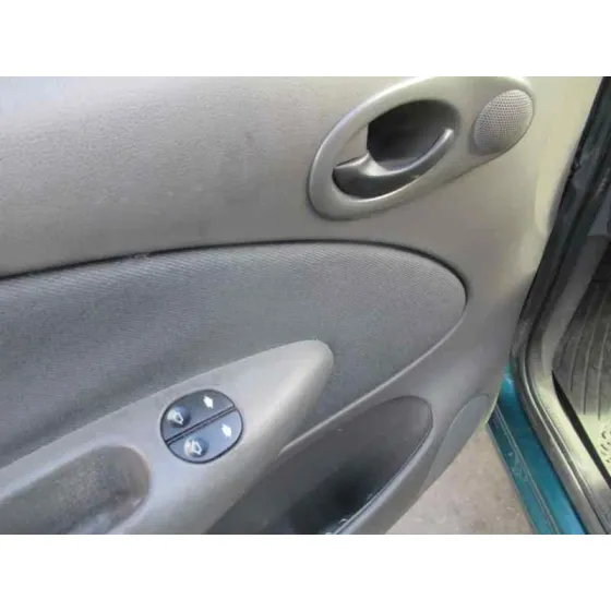 FORD FIESTA BERLINA (DX) '2000 AMBIENTE VERDE
