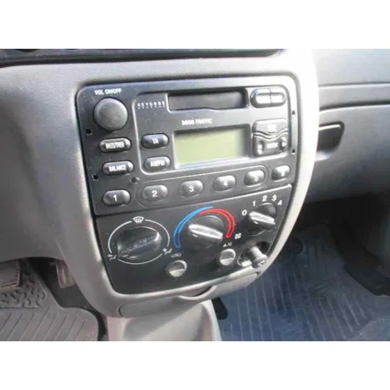 FORD FIESTA BERLINA (DX) '2000 AMBIENTE VERDE