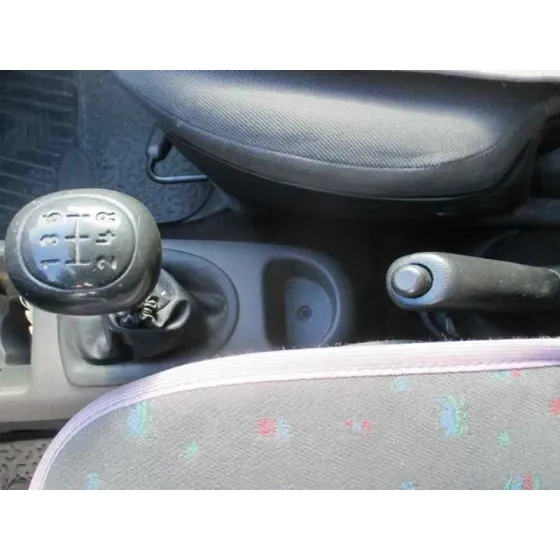 FORD FIESTA BERLINA (DX) '2000 AMBIENTE VERDE