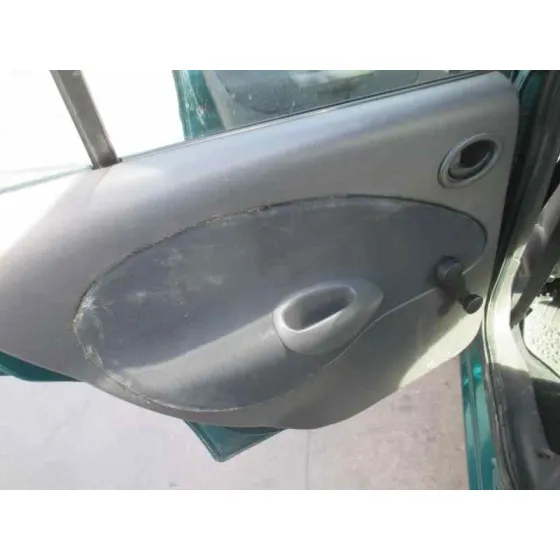 FORD FIESTA BERLINA (DX) '2000 AMBIENTE VERDE