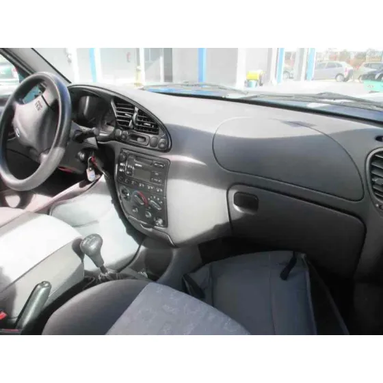 FORD FIESTA BERLINA (DX) '2000 AMBIENTE VERDE