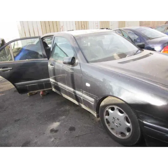MERCEDES CLASE E (W210) BERLINA '1999 320 (210.055) AZUL MARINO