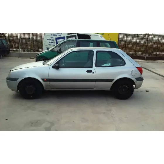 FORD FIESTA BERLINA '1999 BASICO PLATA