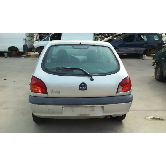 FORD FIESTA BERLINA '1999 BASICO PLATA