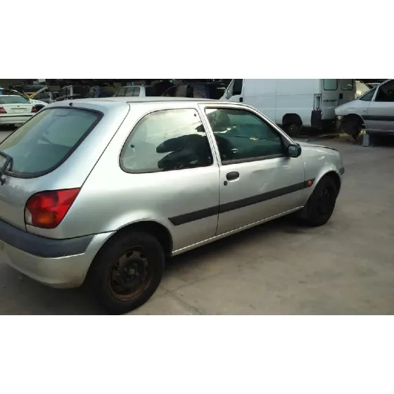FORD FIESTA BERLINA '1999 BASICO PLATA