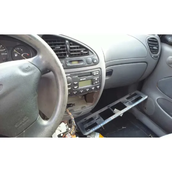 FORD FIESTA BERLINA '1999 BASICO PLATA