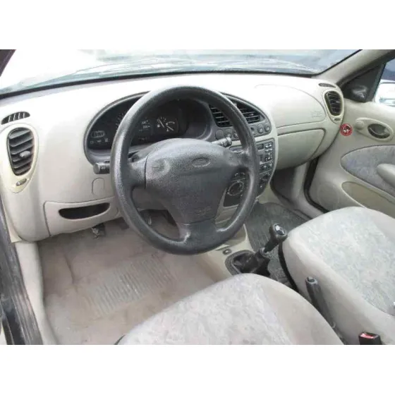 FORD FIESTA BERLINA '1997 GHIA VERDE OSCURO