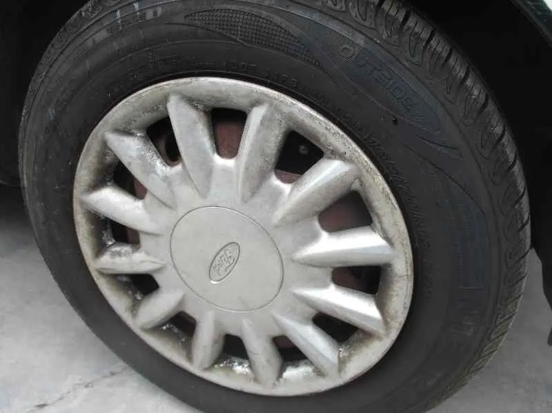 FORD FIESTA BERLINA '1997 GHIA VERDE OSCURO