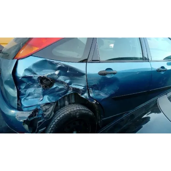 FORD FOCUS BERLINA (CAK) '2000 AMBIENTE AZUL