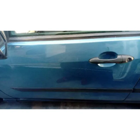 FORD FOCUS BERLINA (CAK) '2000 AMBIENTE AZUL