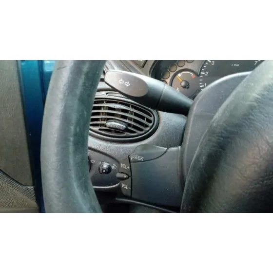 FORD FOCUS BERLINA (CAK) '2000 AMBIENTE AZUL