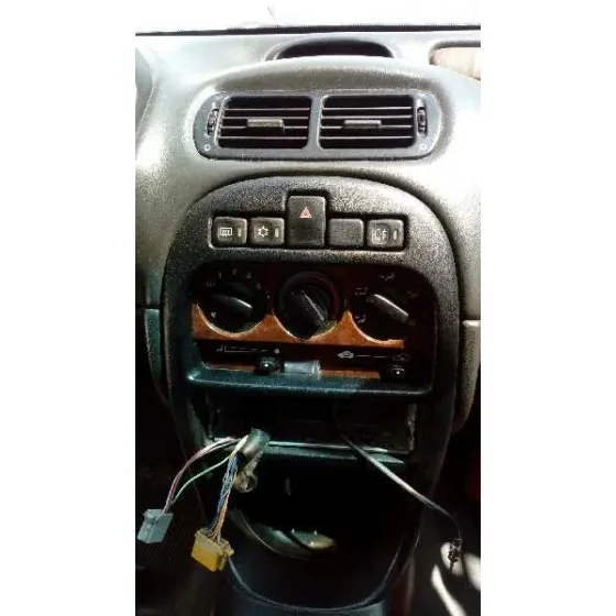 MG ROVER SERIE 200 (RF) '1998 220 SD (5-PTAS.) VERDE