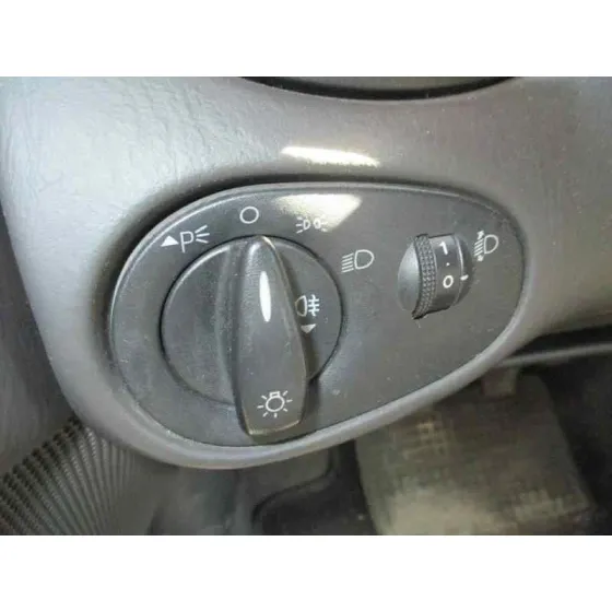 FORD FOCUS BERLINA (CAK) '2000 AMBIENTE GRIS