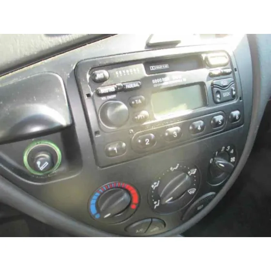 FORD FOCUS BERLINA (CAK) '2000 AMBIENTE GRIS