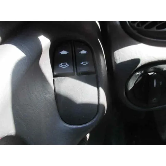 FORD FOCUS BERLINA (CAK) '2000 AMBIENTE GRIS