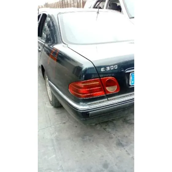 MERCEDES CLASE E (W210) BERLINA DIESEL '1996 300 DIESEL (210.020) NEGRO