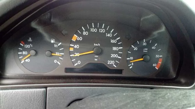 MERCEDES CLASE E (W210) BERLINA DIESEL '1996 300 DIESEL (210.020) NEGRO