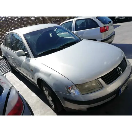 VOLKSWAGEN PASSAT BERLINA (3B2) '1998 COMFORTLINE AZUL