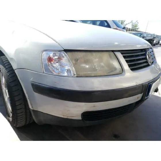 VOLKSWAGEN PASSAT BERLINA (3B2) '1998 COMFORTLINE AZUL