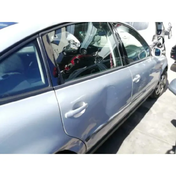 VOLKSWAGEN PASSAT BERLINA (3B2) '1998 COMFORTLINE AZUL