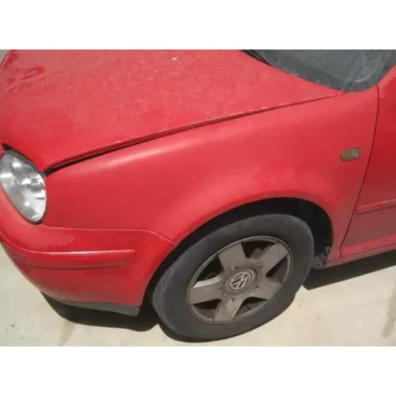 VOLKSWAGEN GOLF IV BERLINA (1J1) '1999 CONCEPTLINE ROJO