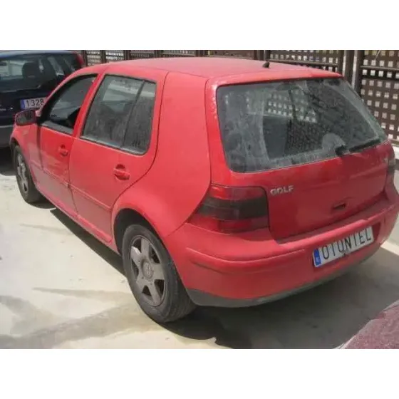 VOLKSWAGEN GOLF IV BERLINA (1J1) '1999 CONCEPTLINE ROJO