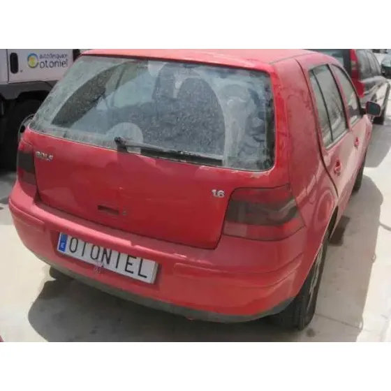 VOLKSWAGEN GOLF IV BERLINA (1J1) '1999 CONCEPTLINE ROJO