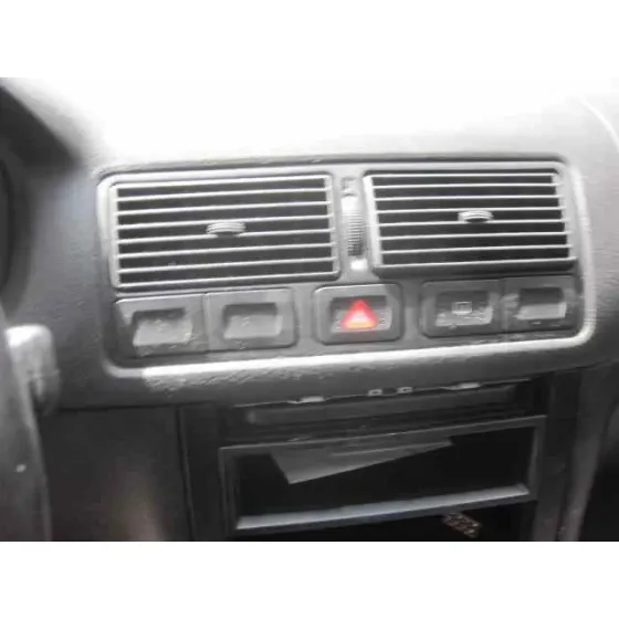 VOLKSWAGEN GOLF IV BERLINA (1J1) '1999 CONCEPTLINE ROJO
