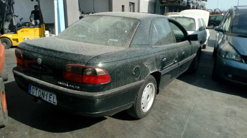 OPEL OMEGA B '1997 BASICO BERLINA VERDE