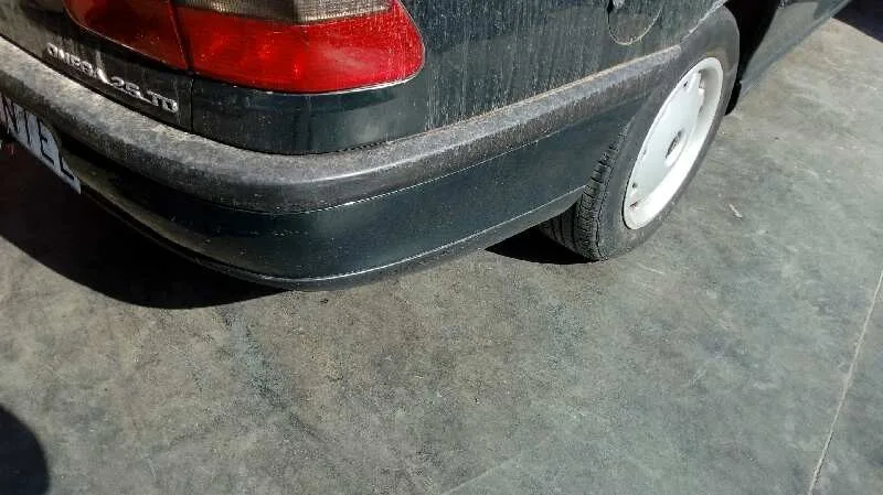 OPEL OMEGA B '1997 BASICO BERLINA VERDE